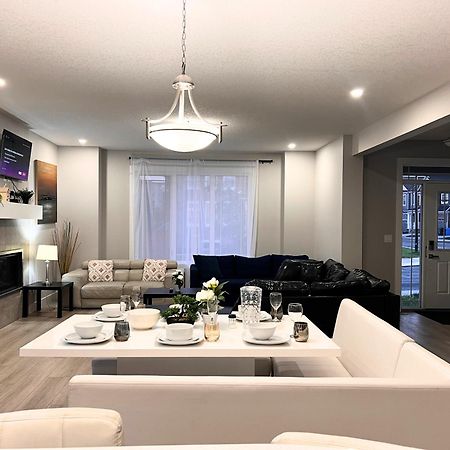 Flowealth Property Luxury Villa Near Lake Netflix Tv Wifi YYC 외부 사진