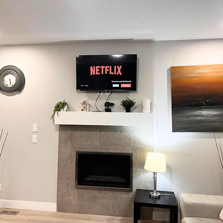 Flowealth Property Luxury Villa Near Lake Netflix Tv Wifi YYC 외부 사진