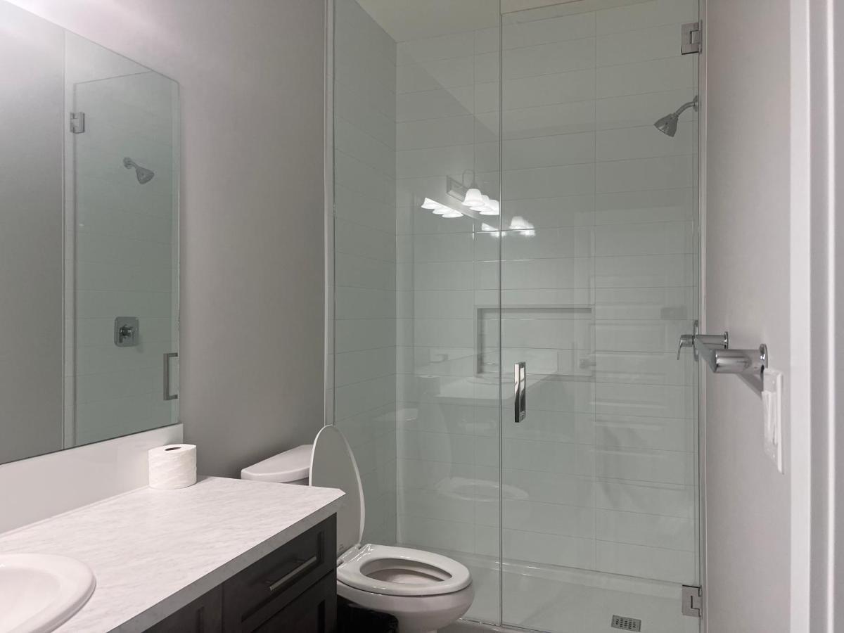 Flowealth Property Luxury Villa Near Lake Netflix Tv Wifi YYC 외부 사진