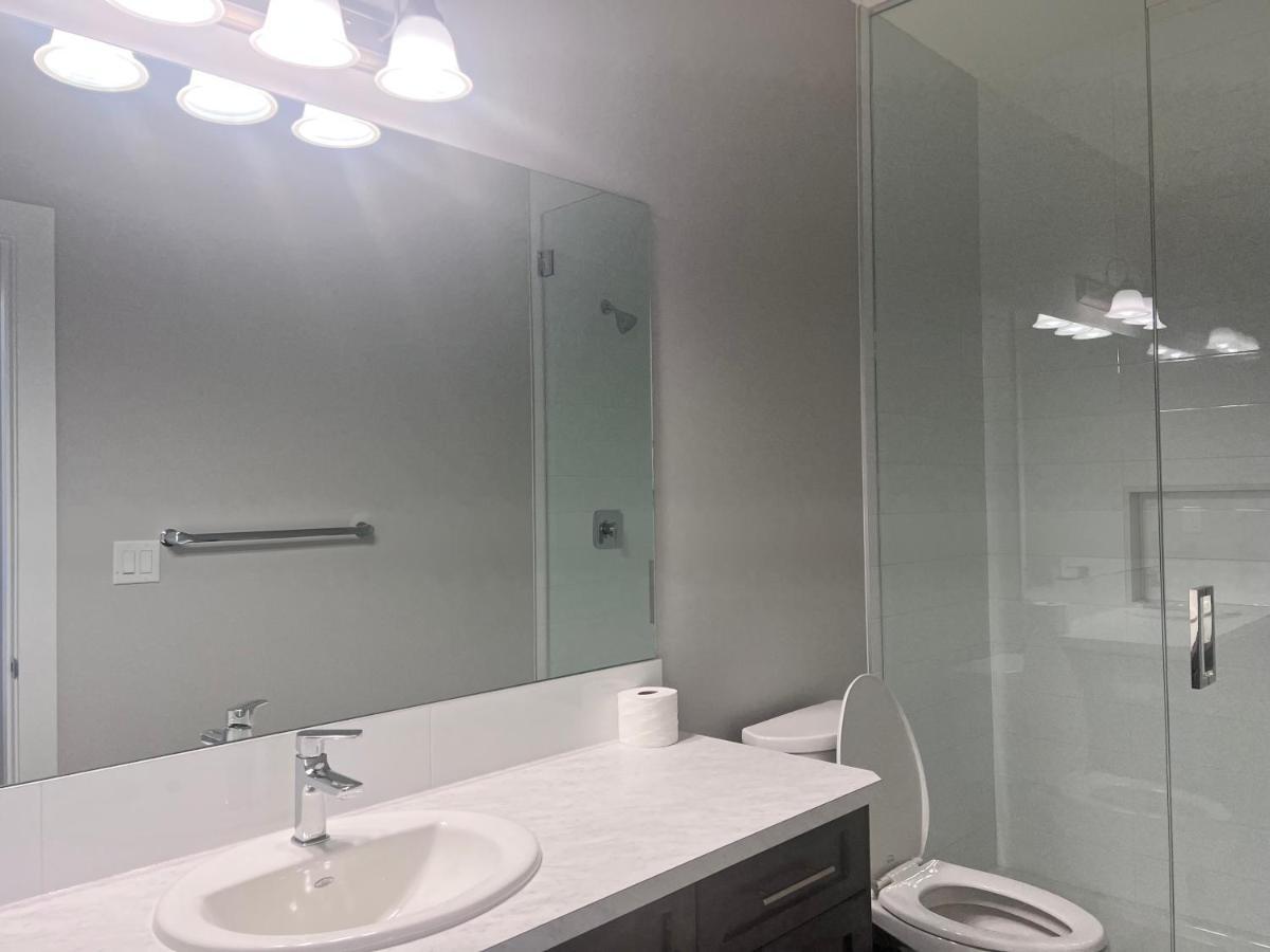 Flowealth Property Luxury Villa Near Lake Netflix Tv Wifi YYC 외부 사진