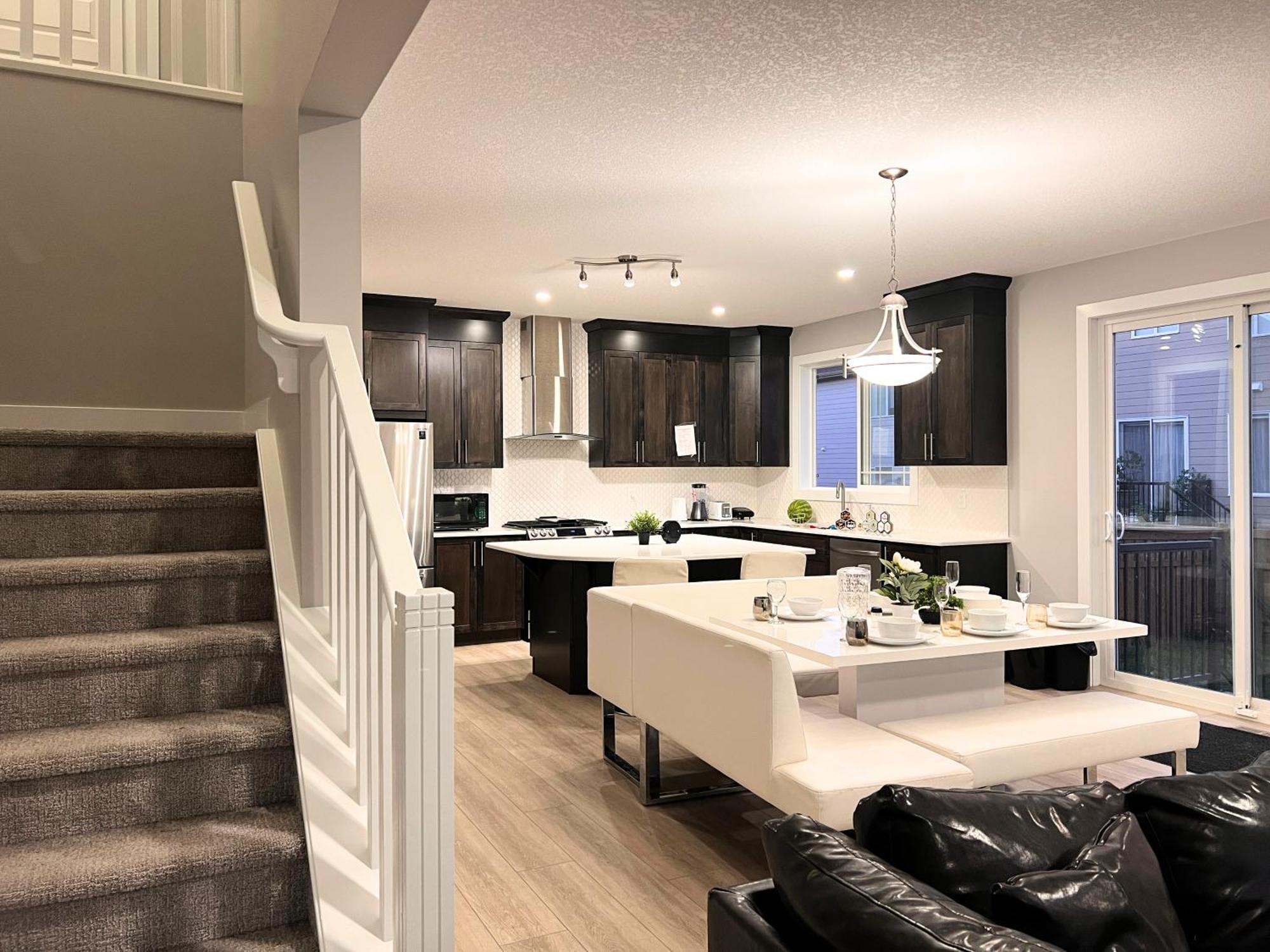 Flowealth Property Luxury Villa Near Lake Netflix Tv Wifi YYC 외부 사진