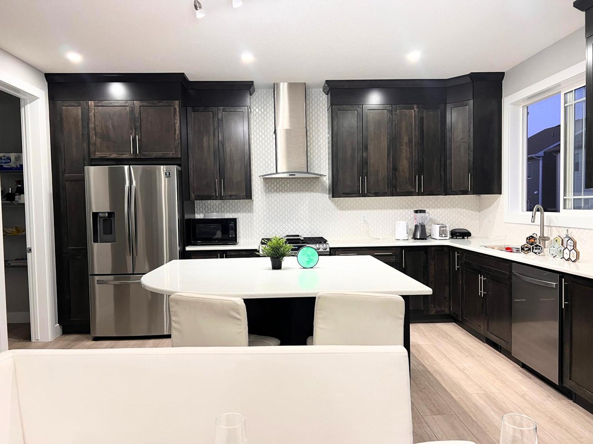 Flowealth Property Luxury Villa Near Lake Netflix Tv Wifi YYC 외부 사진