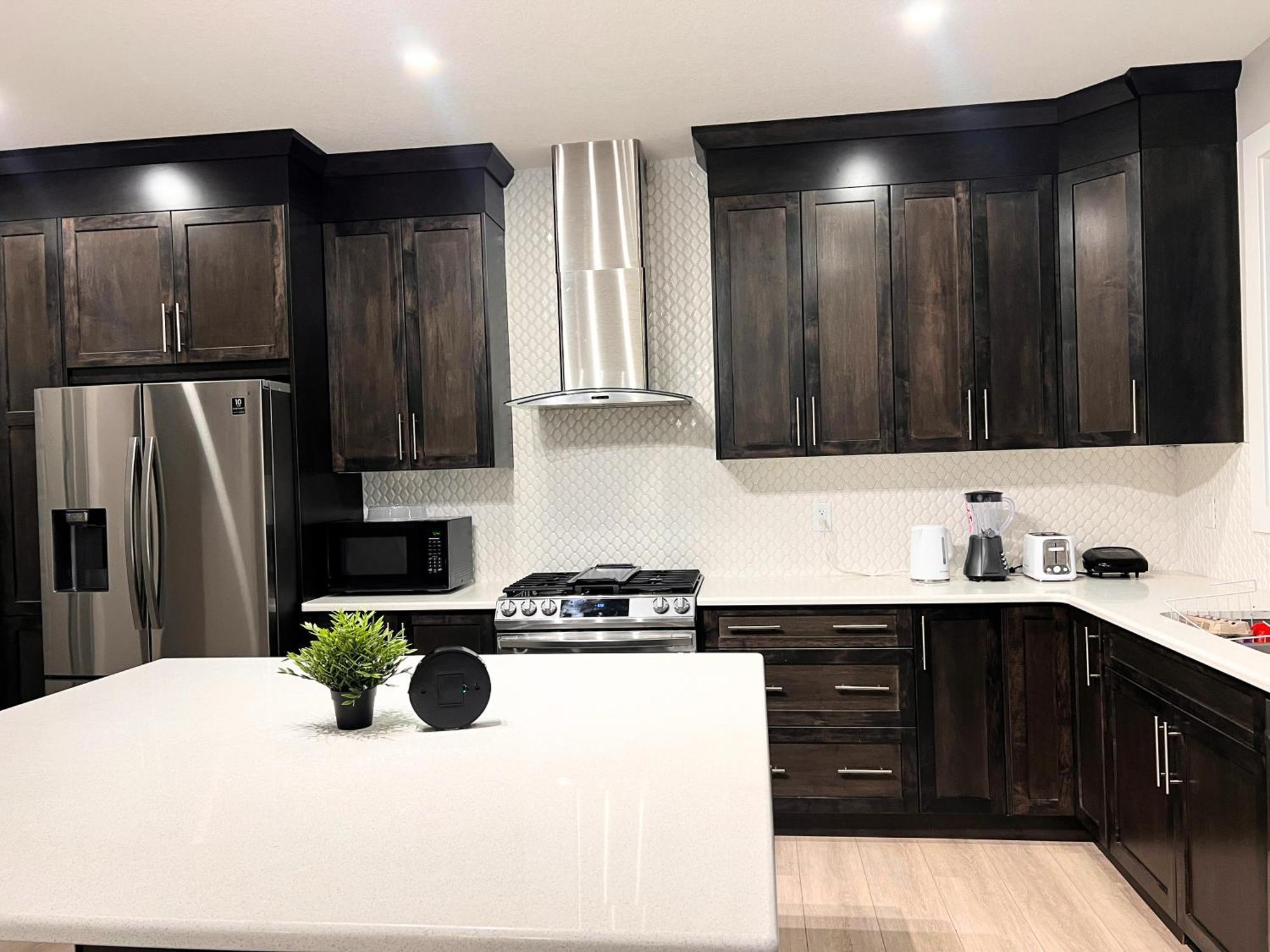 Flowealth Property Luxury Villa Near Lake Netflix Tv Wifi YYC 외부 사진