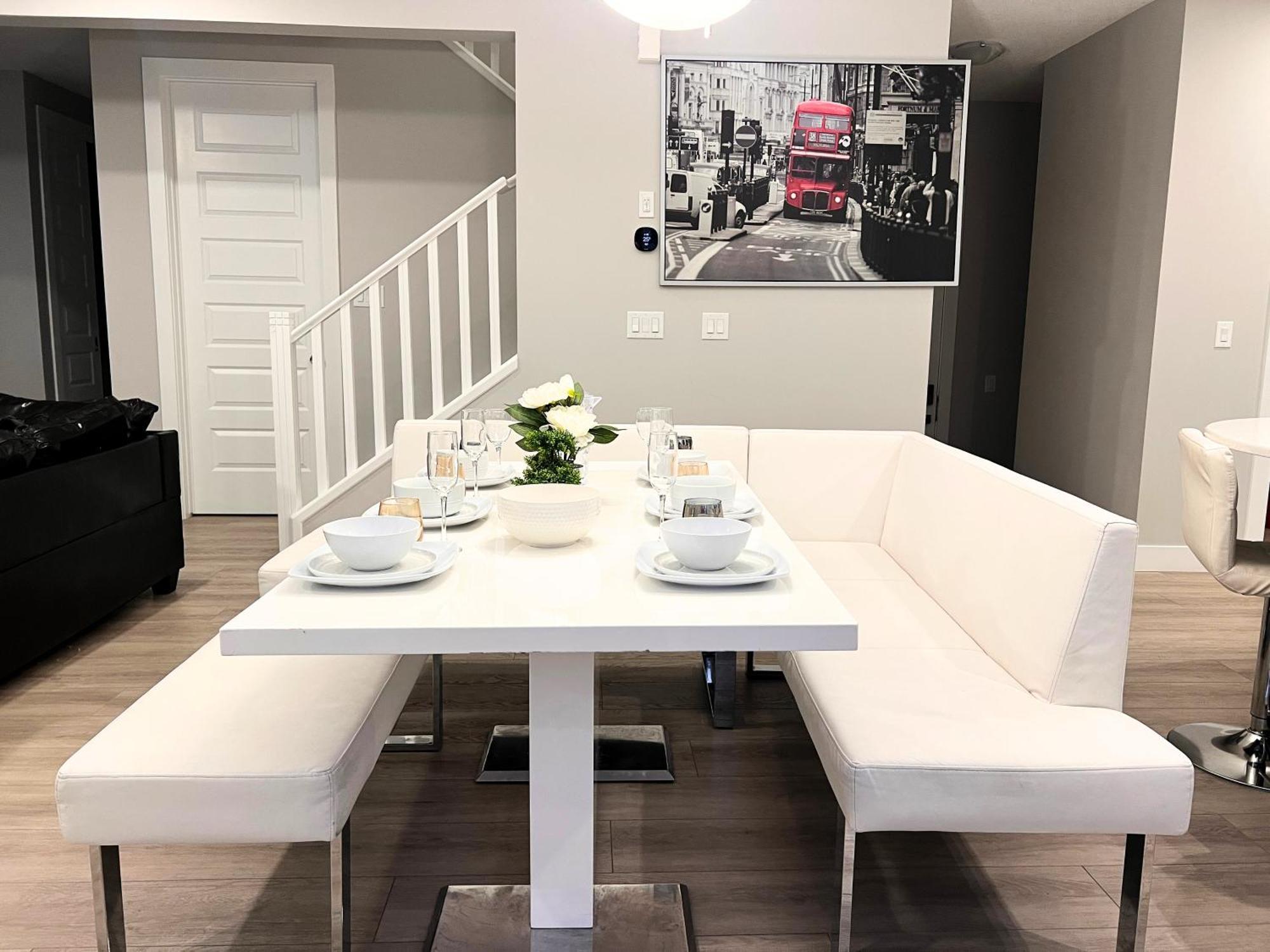Flowealth Property Luxury Villa Near Lake Netflix Tv Wifi YYC 외부 사진