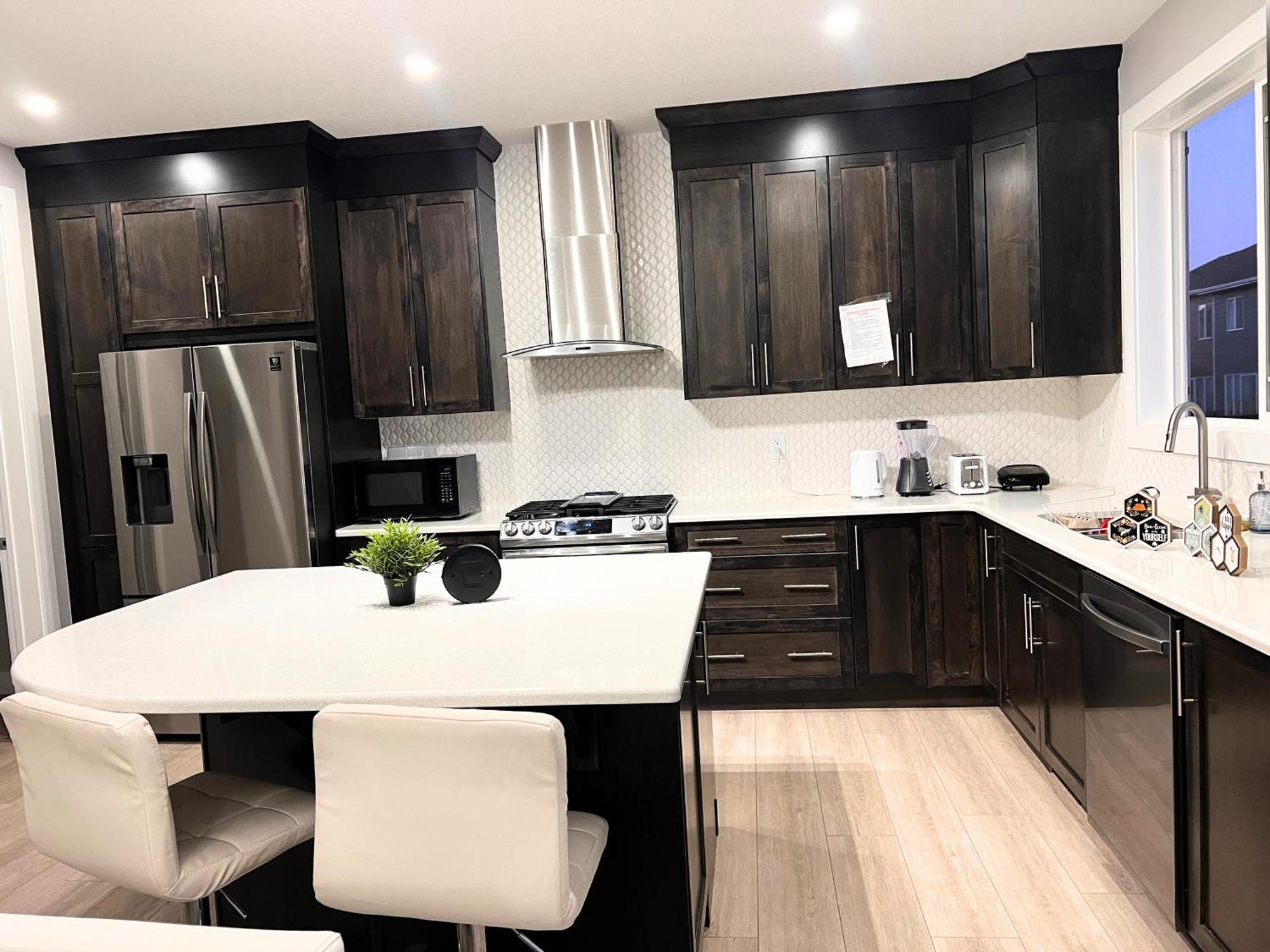 Flowealth Property Luxury Villa Near Lake Netflix Tv Wifi YYC 외부 사진