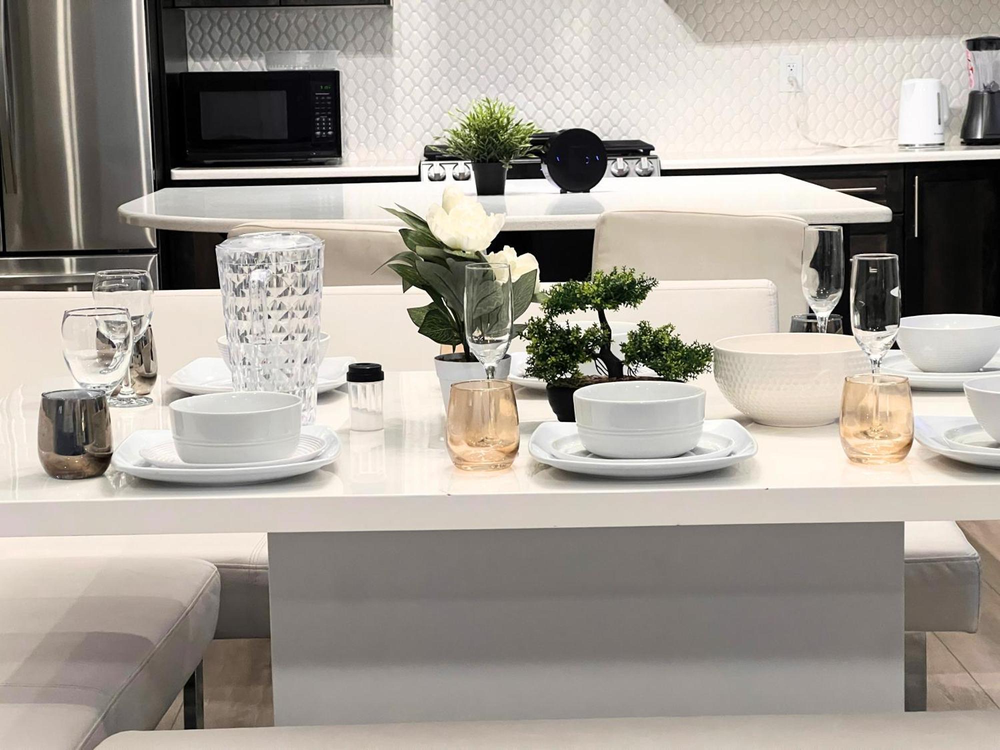 Flowealth Property Luxury Villa Near Lake Netflix Tv Wifi YYC 외부 사진