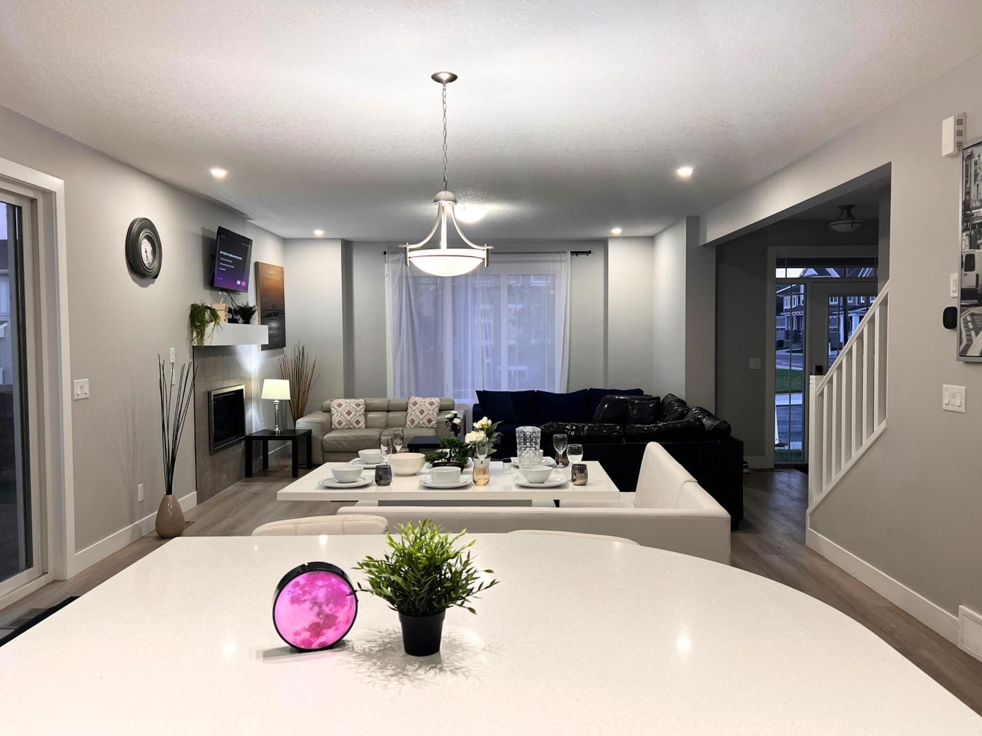 Flowealth Property Luxury Villa Near Lake Netflix Tv Wifi YYC 외부 사진