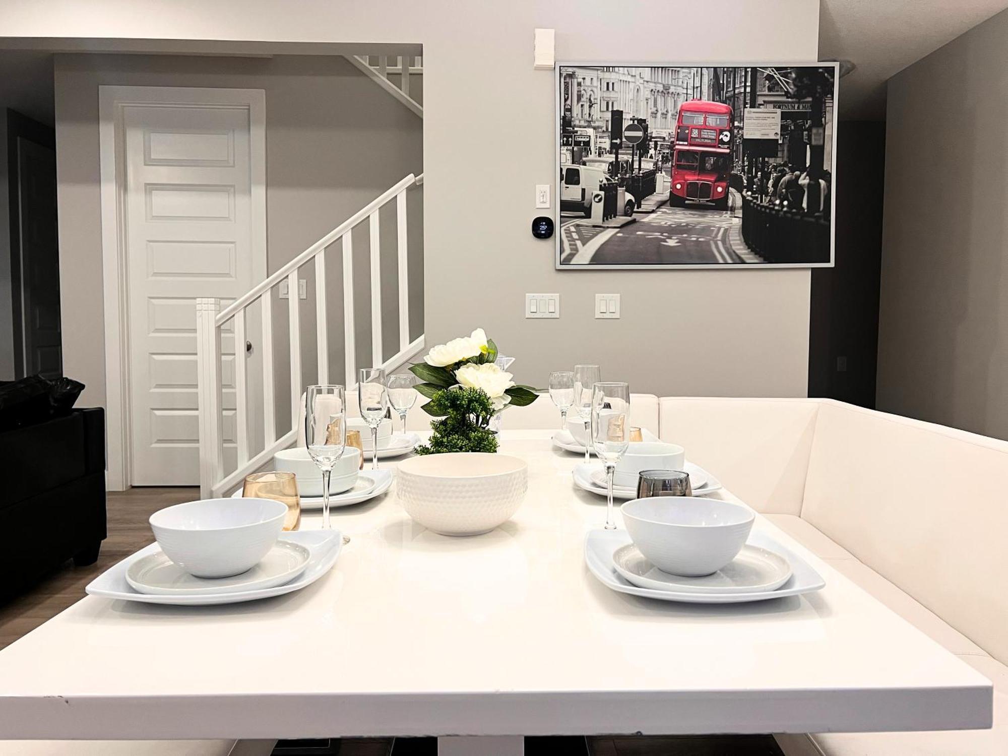 Flowealth Property Luxury Villa Near Lake Netflix Tv Wifi YYC 외부 사진