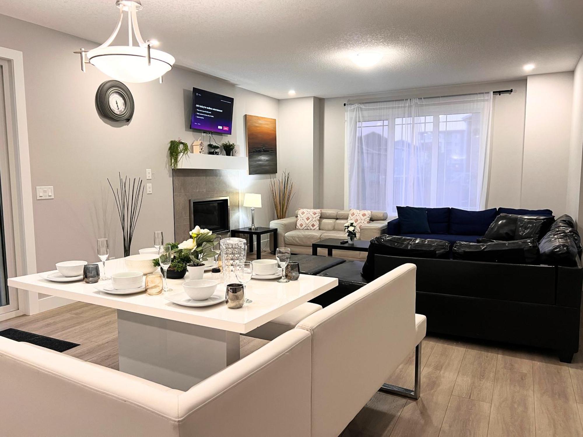 Flowealth Property Luxury Villa Near Lake Netflix Tv Wifi YYC 외부 사진